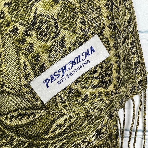 Green SOLD🚫NWOT 2-|•PASHMINA•| 1 GREEN + 1 RED/GOLD 70% Pashmina + 30 % Silk - Picture 15 of 16